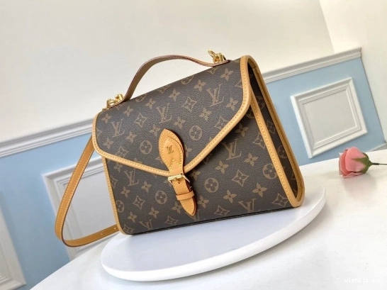 WIS IVY VUITTON LOUIS 1119